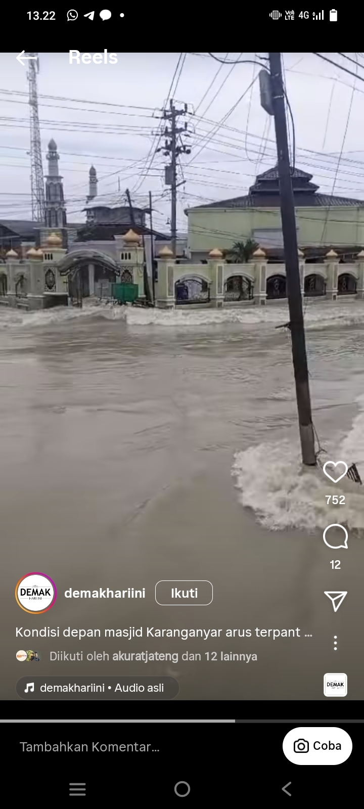 Arus Banjir Sangat Deras di Jalan Pantura Depan Masjid Jami' Karanganyar
