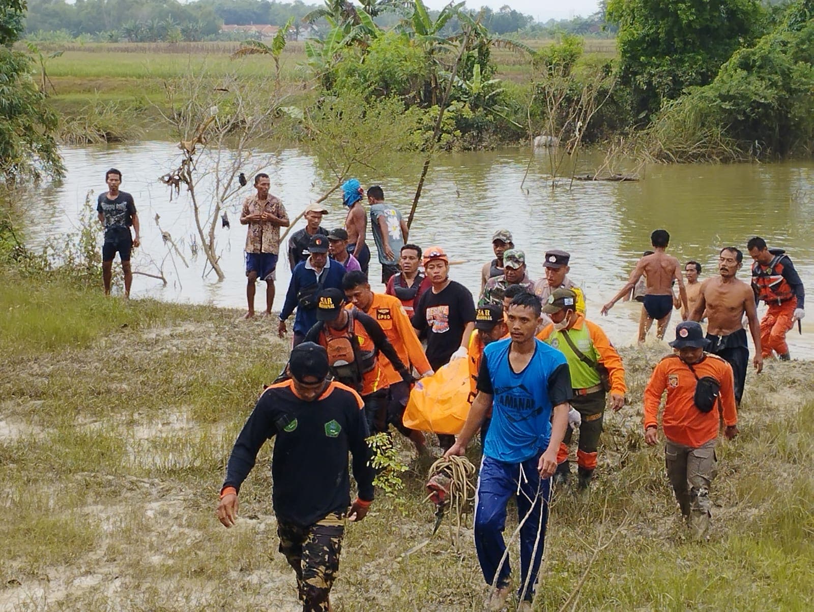 Banjir Purwodadi: Dua Santriwati Ponpes Manbaul A'laa Hanyut Terbawa Arus
