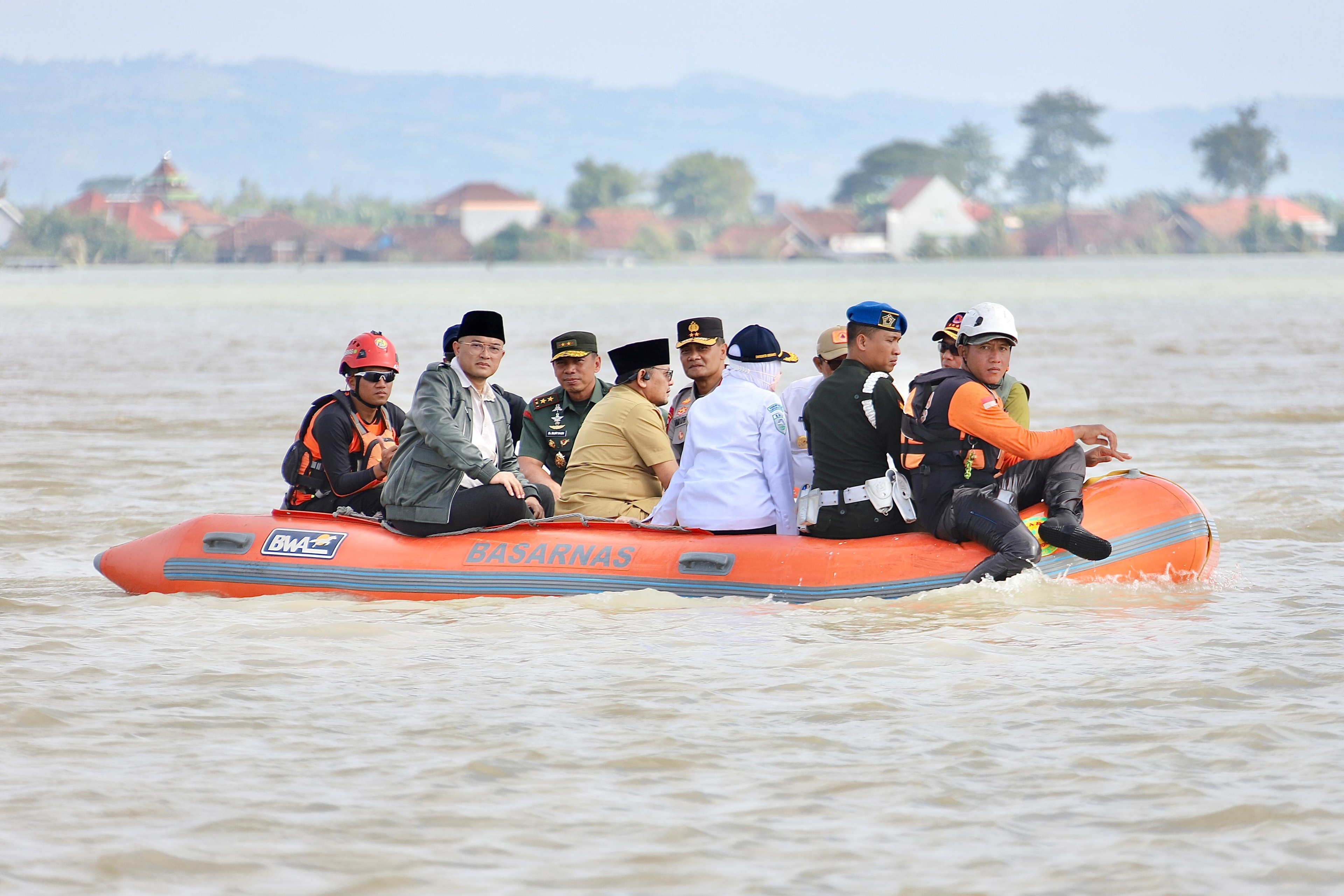 Kapolda Jateng Pantau Kondisi Banjir di Demak Bersama Kepala BNPB