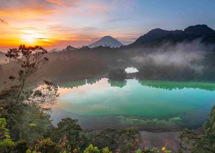 Sebuah Misteri dan Mitos Dibalik Keindahan Alam Telaga Warna: Kisah Karmapala dan Cupumanik Astagina