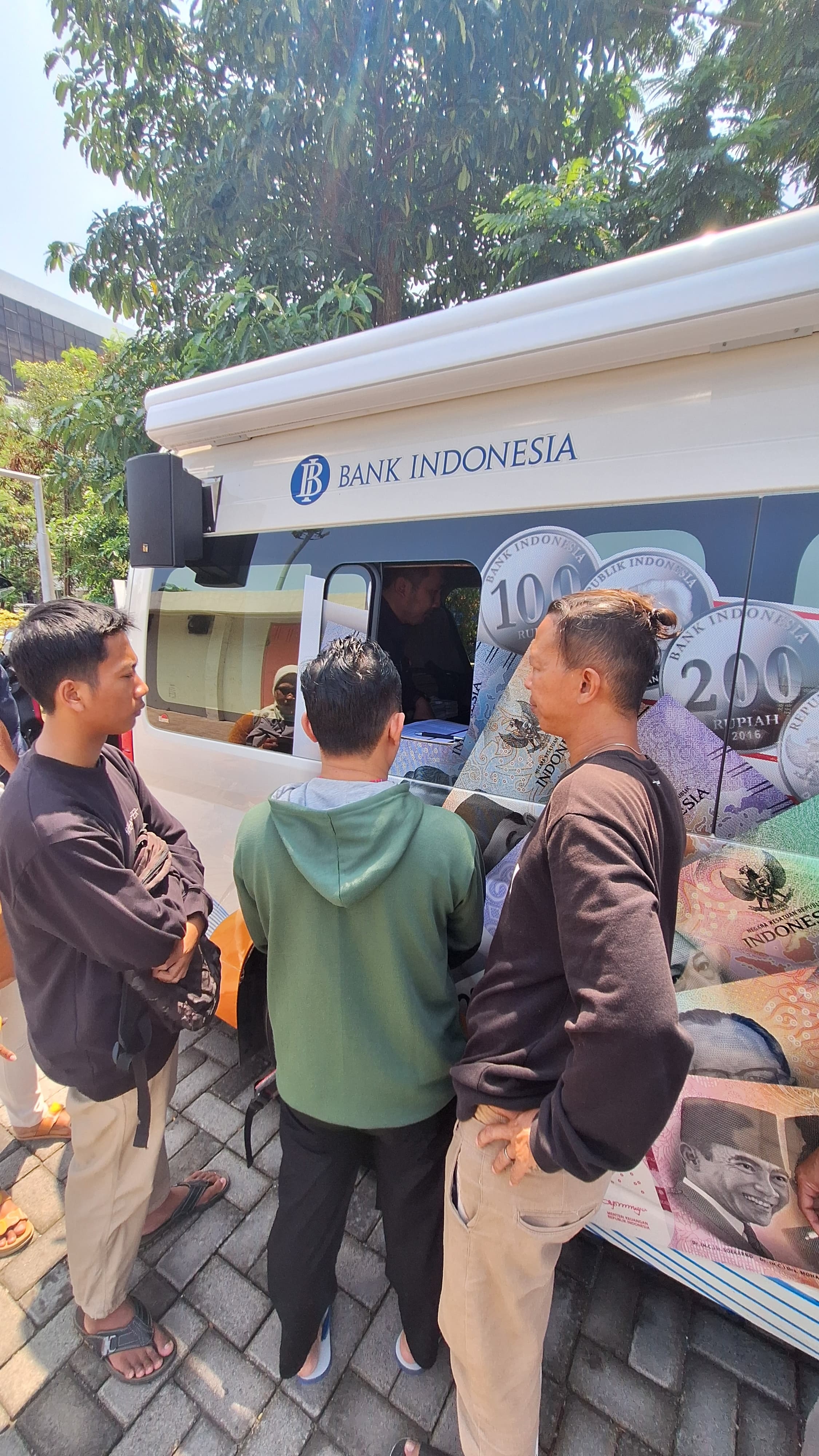 Jadwal dan Daftar Lokasi Bank BCA Mandiri CIMB yang Melayani Tukar Uang Rupiah Baru Lebaran 2024 di Jateng, Mulai Semarang Demak Magelang Jepara Kudus