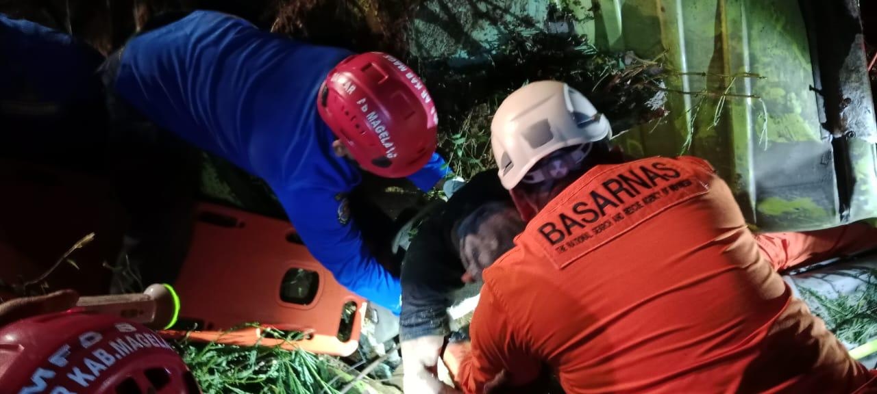 Kecelakaan Truk Muatan Air Mineral di Magelang, Sopir Cedera Parah