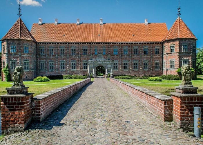 Mengulas Sekilas Istana Paling Angker di Dunia: Kastil Voergaard, Kehadiran Megah di Denmark yang Penuh Misteri