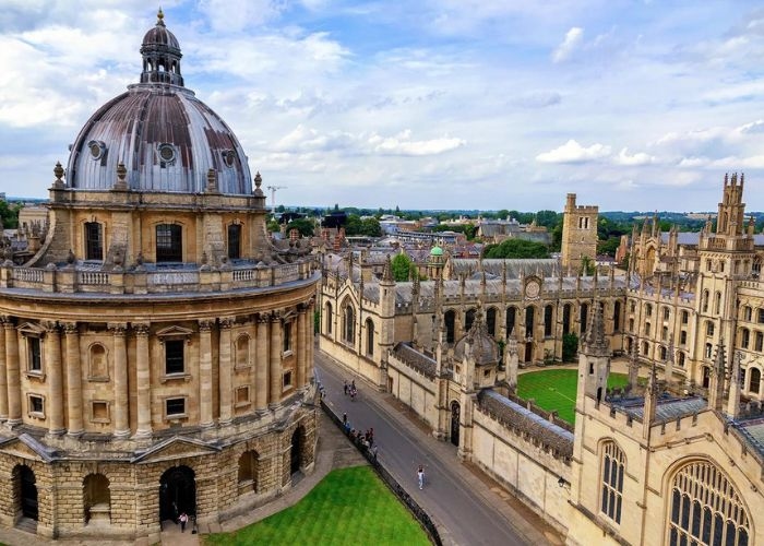 Menjelajahi Kampus Paling Angker di Inggris: Misteri di St John College, Oxford University, Penampakan Uskup Agung William Laud
