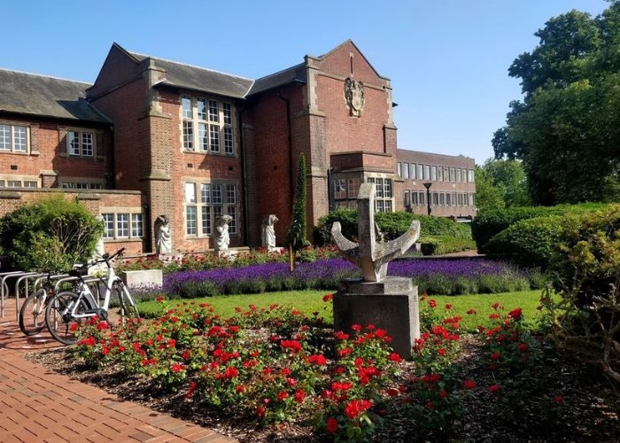 Menjelajahi Kampus Paling Angker di Inggris: Misteri yang Ada di Avenue Campus, Kisah Penampakan di Southampton University