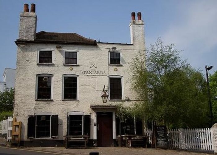 Mengungkap Beberapa Tempat Paling Angker di Ibu Kota Inggris: Misteri Spaniards Inn, Pub Bersejarah dan Tempat Berhantu di Hampstead Heath, London