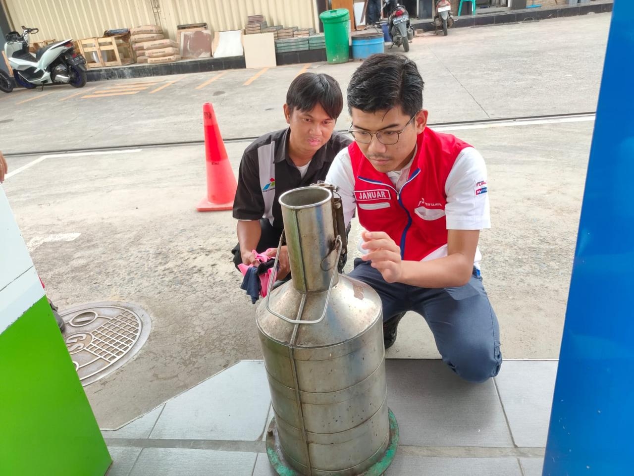 Pastikan Kualitas dan Kuantitas Sesuai Takaran, Pertamina Patra Niaga JBT Gelar Uji Tera dan Density Produk BBM di SPBU