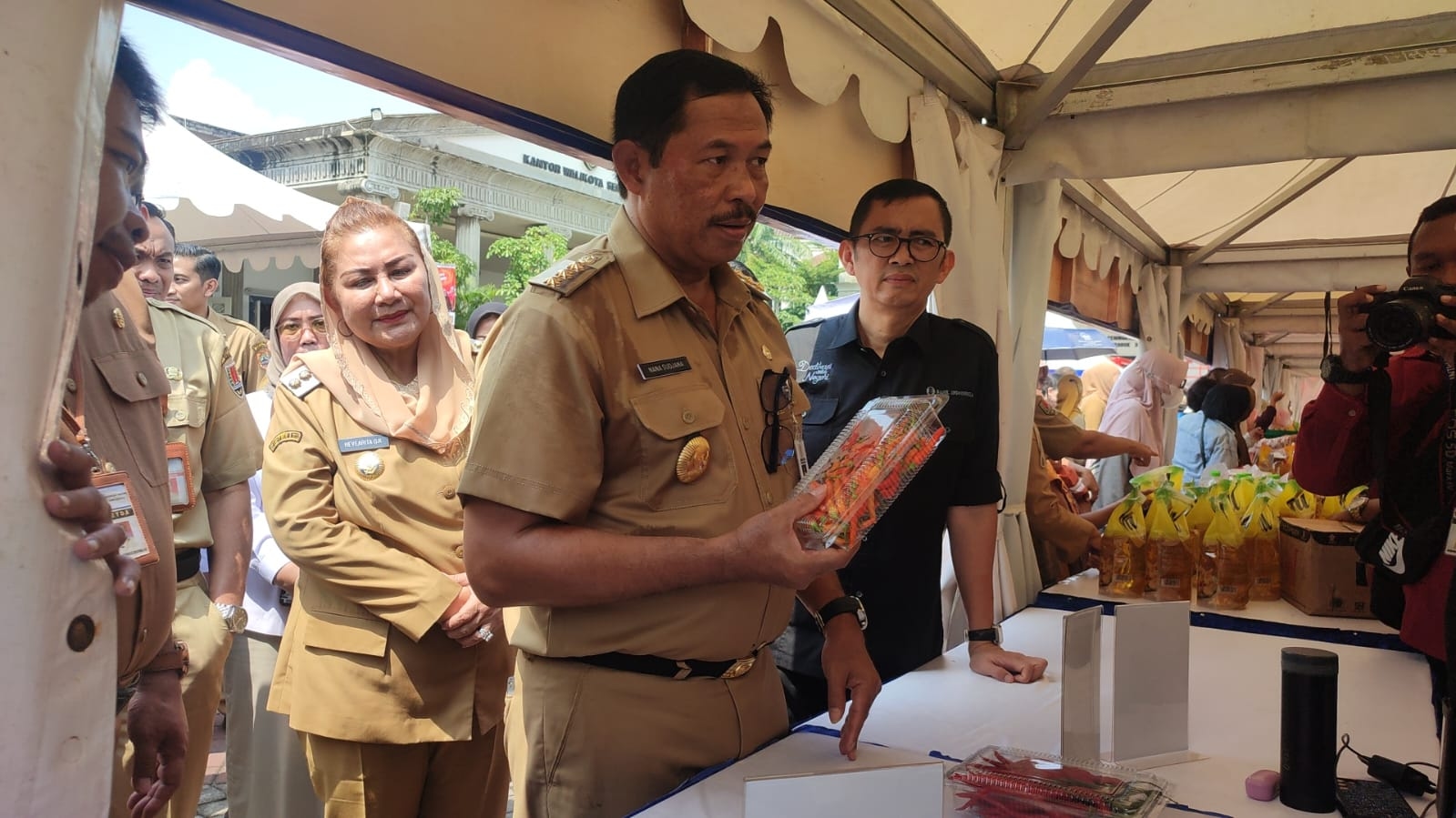 Bazar Ramadan dan Gerakan Pangan Murah Pemkot Semarang - BI Jateng Disambut Antusias Warga