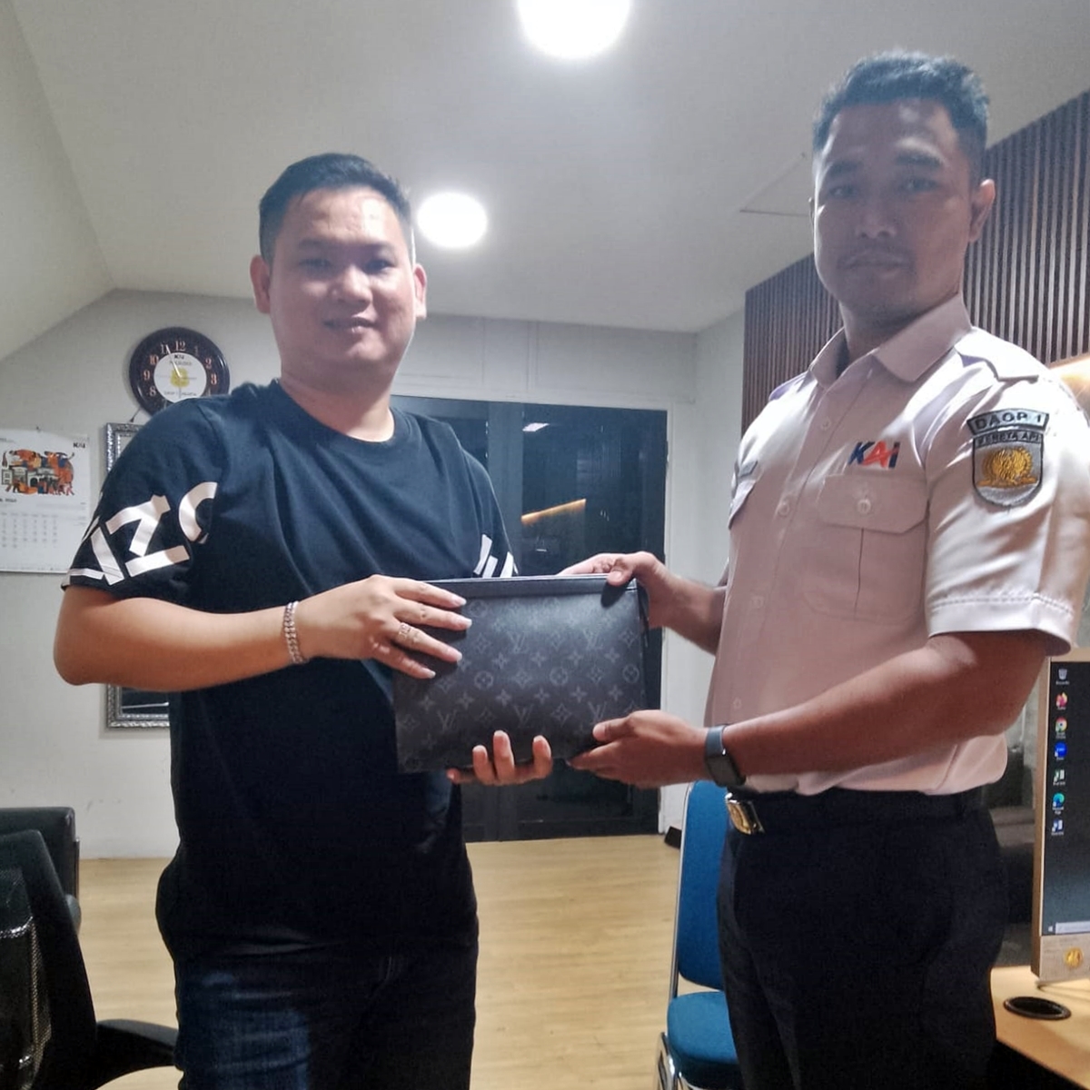 KAI Daop 4 Semarang Kembalikan Barang Tertinggal Milik Pelanggan Senilai 510 Juta