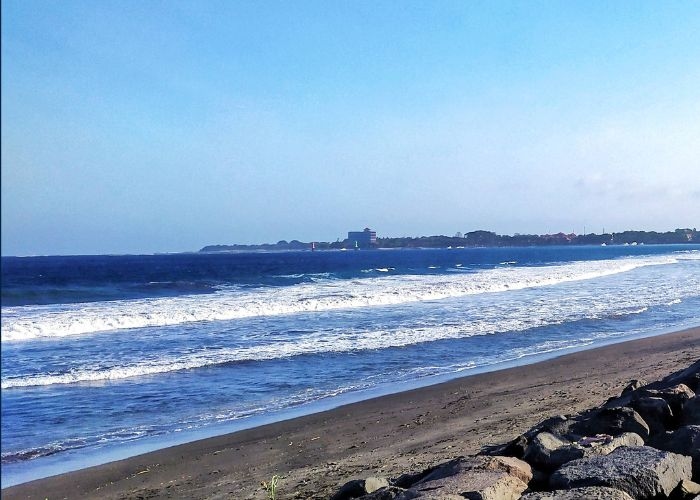 Kisah Angker Pantai Tercantik di Kawasan Indonesia Tengah: Misteri Pantai Padang Galak, Sebuah Kisah Dewi Penunggu Pantai