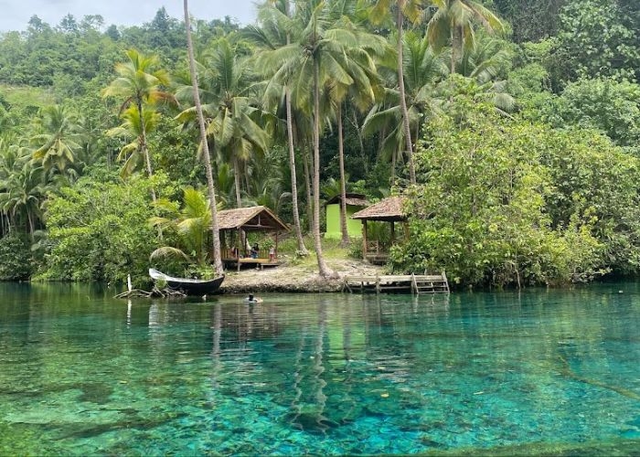 Menemukan Keindahan Wisata Tersembunyi: Keindahan Alam Danau Paisupok, Permata Biru dengan Air yang Jernih dan Bening di Sulawesi Tengah