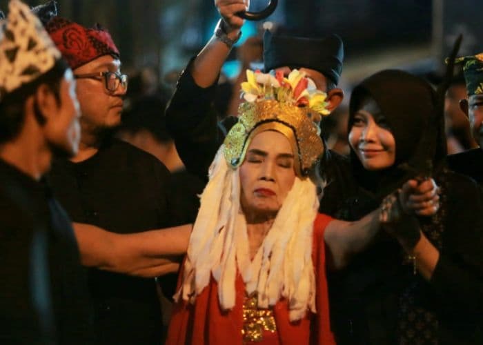 Memelihara Kearifan Lokal dan Budaya Indonesia: Sejarah, Asal Usul serta Makna Tari Seblang Bakungan Banyuwangi