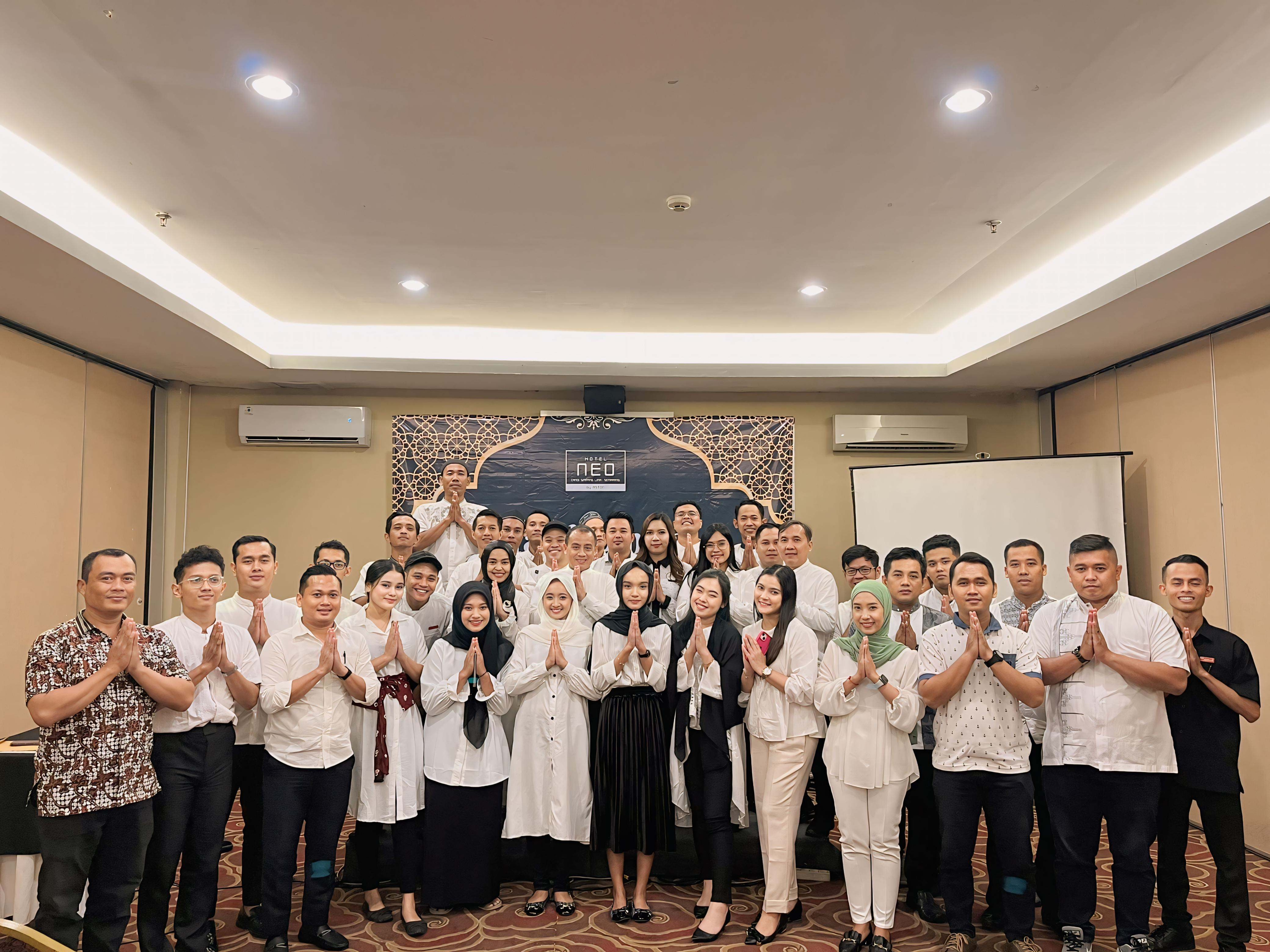 Hotel NEO Candi Simpang Lima Semarang Sukses Gelar Halal BiHalal