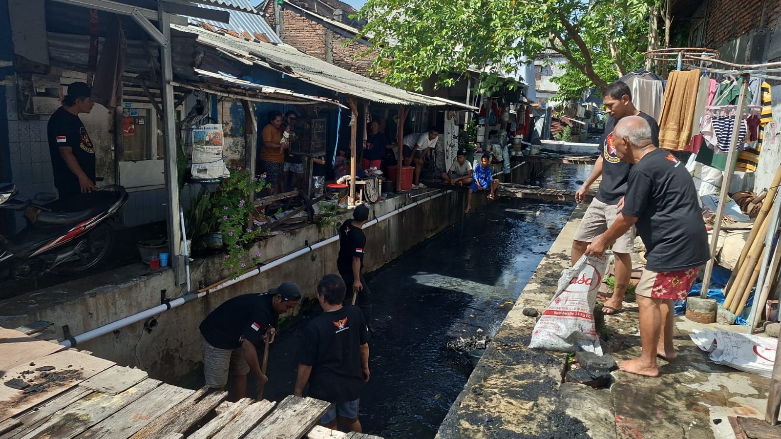 Squad Nusantara Beraksi, Gelar Bakti Sosial Pembersihan Sungai di Semarang Timur