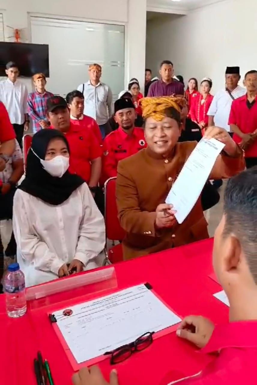 Tepat HUT Kota Semarang, Supriyadi Mantan Ketua DPRD Ambil Berkas Balon Walikota