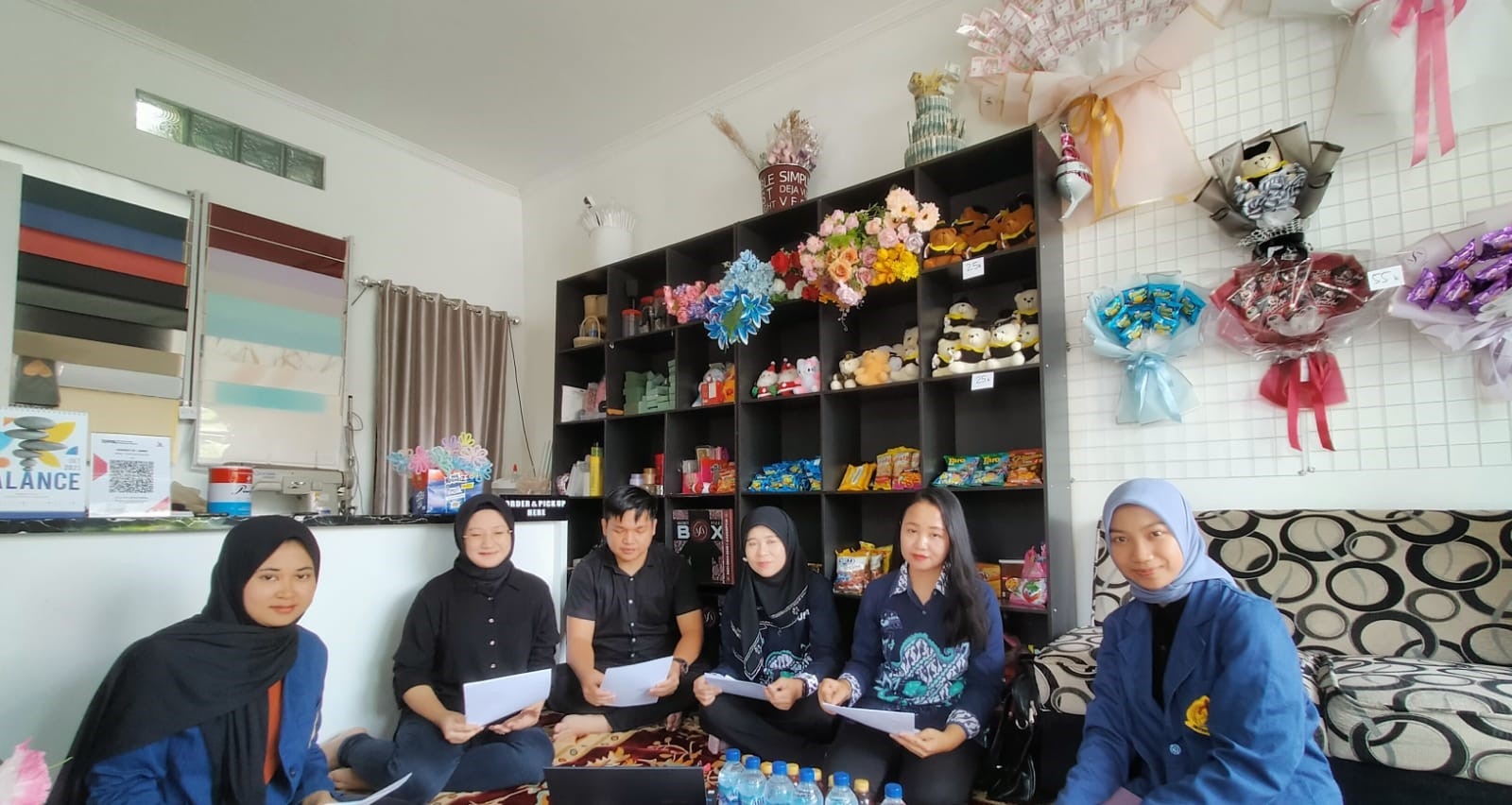 Tim PkM USM Beri Pendampingan Penerapan Manajemen Strategi Bisnis UMKM Buket dan Selempang Asagift.id