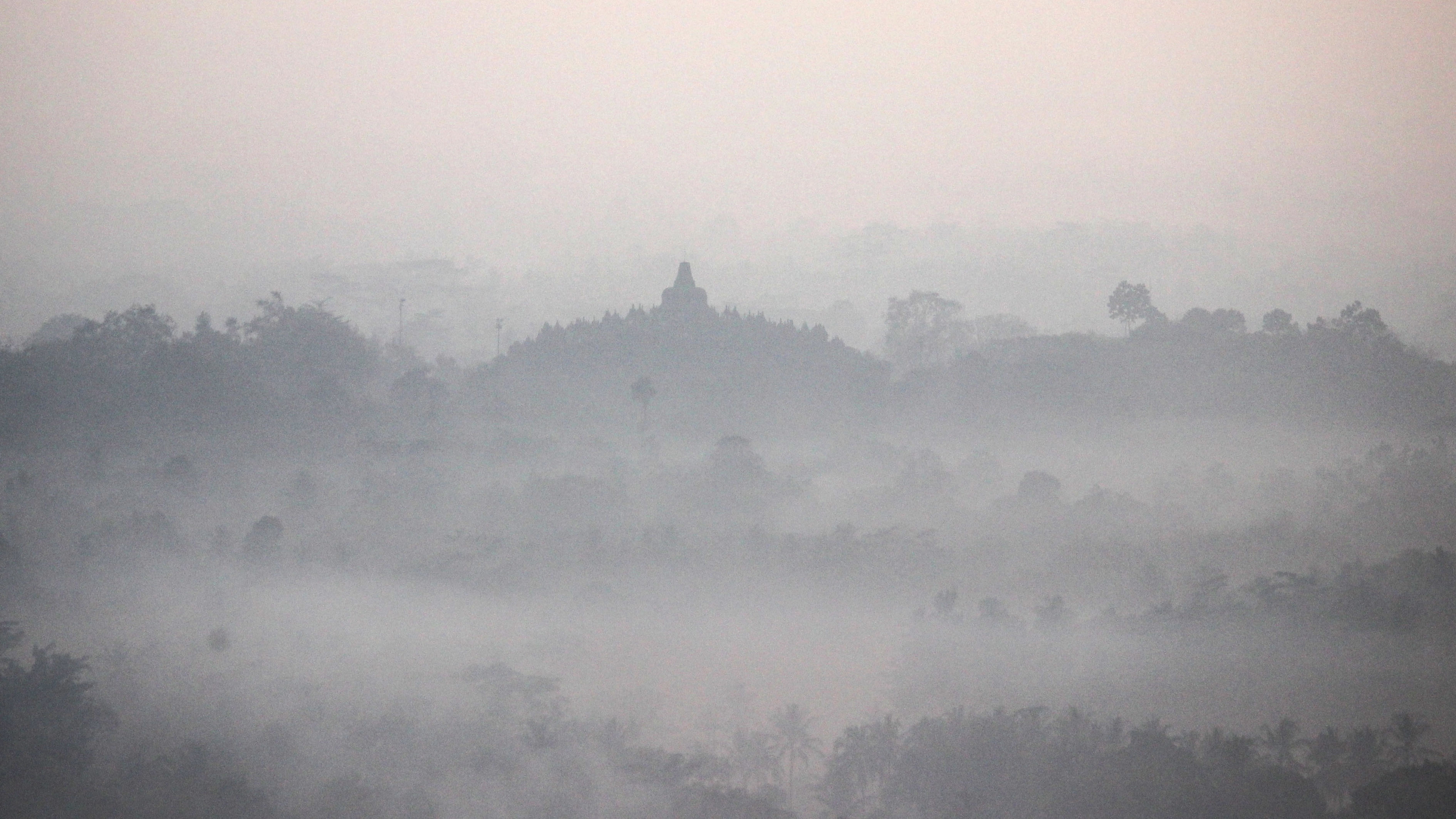 Pesona Keindahan Matahari Terbit dari Puncak Punthuk Setumbu Magelang, Menyapa Pagi Dibalik Siluet Indah Candi Borobudur