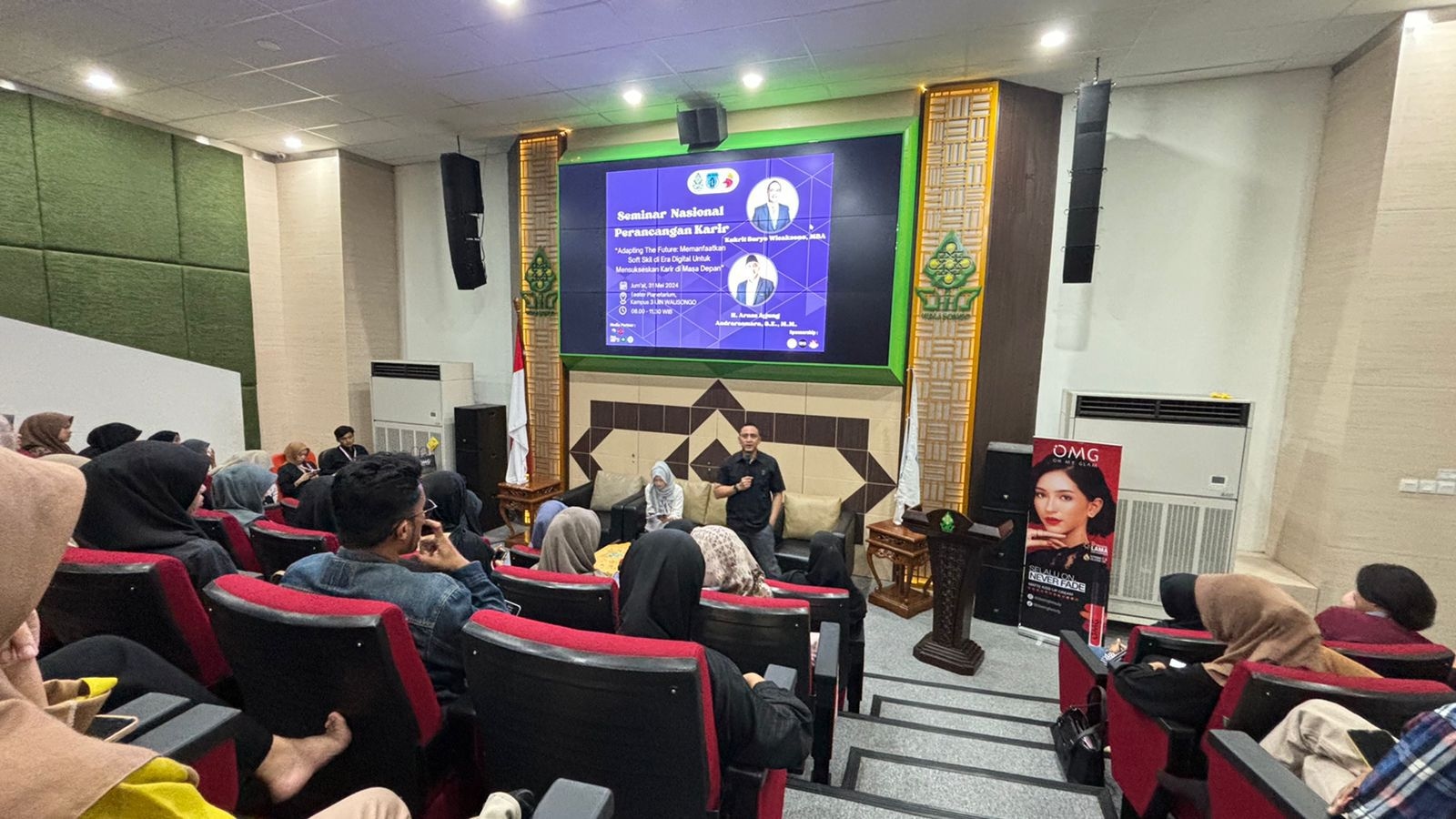 Motivasi Arnaz Pada Mahasiswa UIN Walisongo Dalam Seminar Nasional Perancangan Karir: Terus Kembangkan Soft Skill