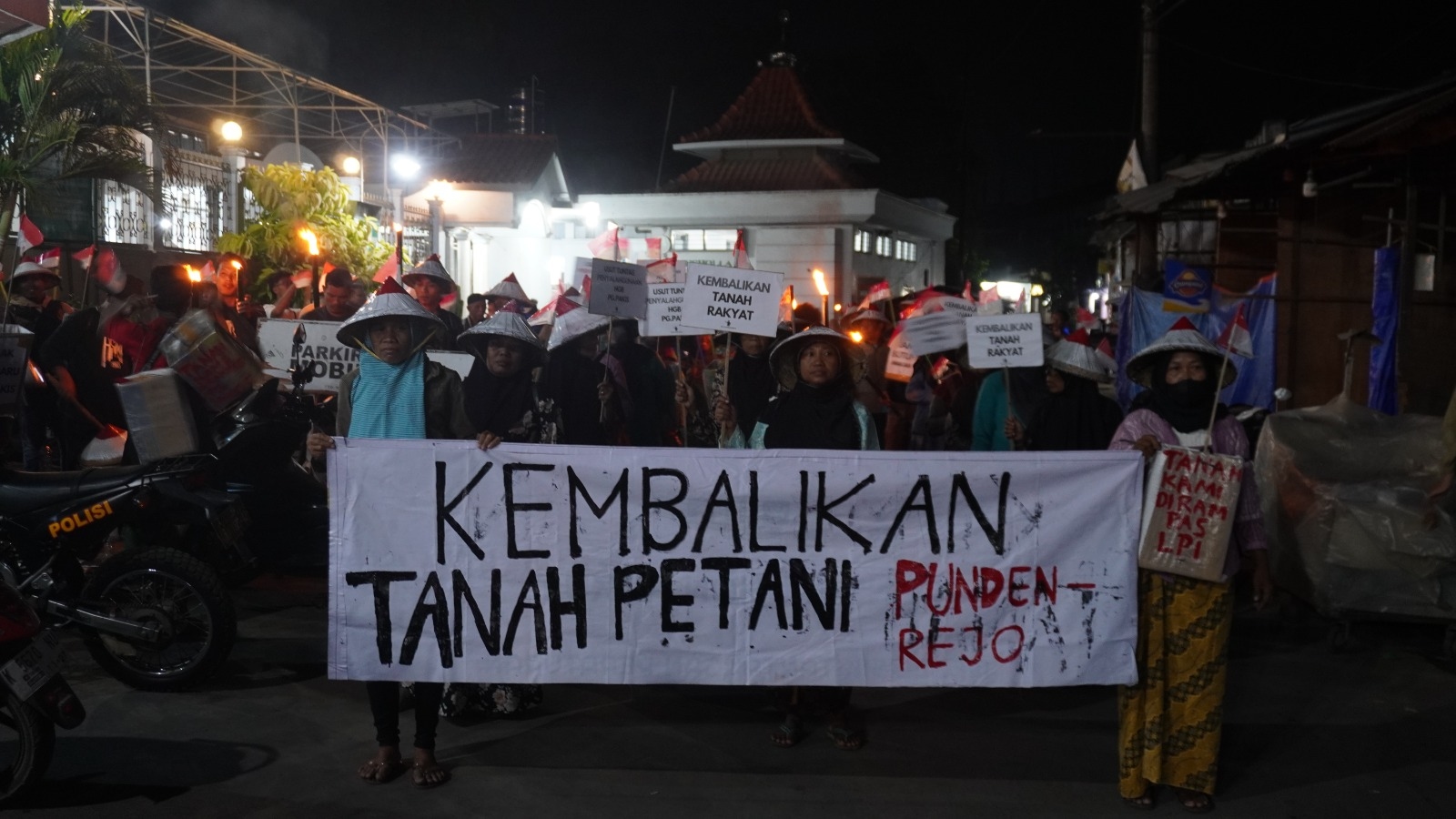 Petani Pundenrejo Jalan Kaki 30 KM ke Kantor Pertanahan Pati, Minta Kembali Hak Tanah Leluhur