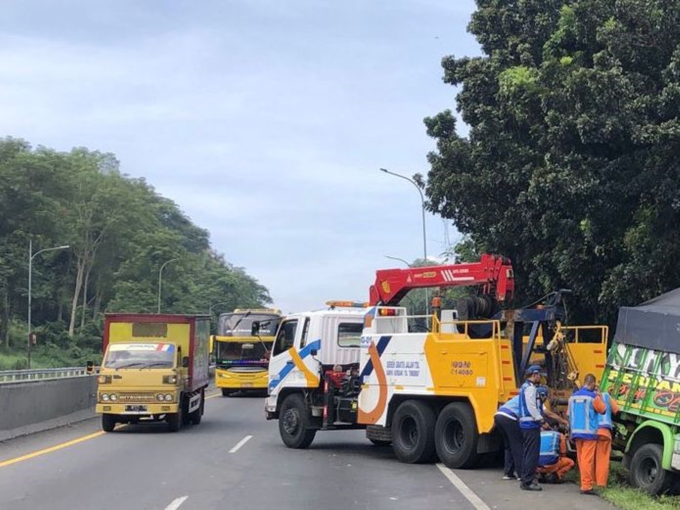 Kecelakaan di KM 425 Ruas Jalan Tol Semarang Seksi A,B,C, Satu Orang Tewas