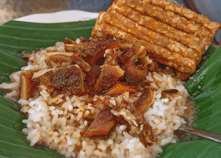5 Fakta Menarik Nasi Gandul, Kuliner Khas Pati yang Juga Banyak Dijual di Beberapa Daerah di Jawa Tengah