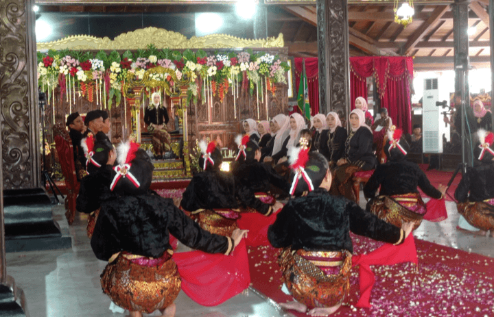 Melihat Prosesi Iring-Iringan Prajurit Patangpuluhan Kawal Pusaka Sunan Kalijaga di Puncak Acara Grebeg Besar Kabupaten Demak
