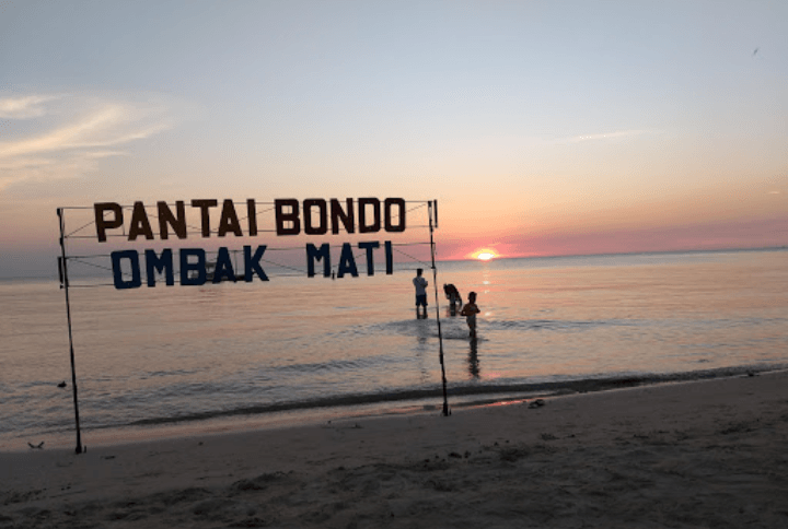 Anak Senja Merapat! Ini 4 Lokasi Pantai di Kabupaten Jepara yang Asyik buat Piknik dan Nyari Sunset