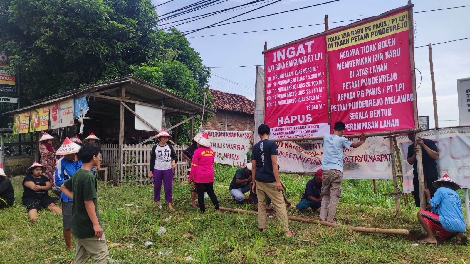 PT LPI Kembali Rusak Banner Perjuangan, Petani Pundenrejo Meradang