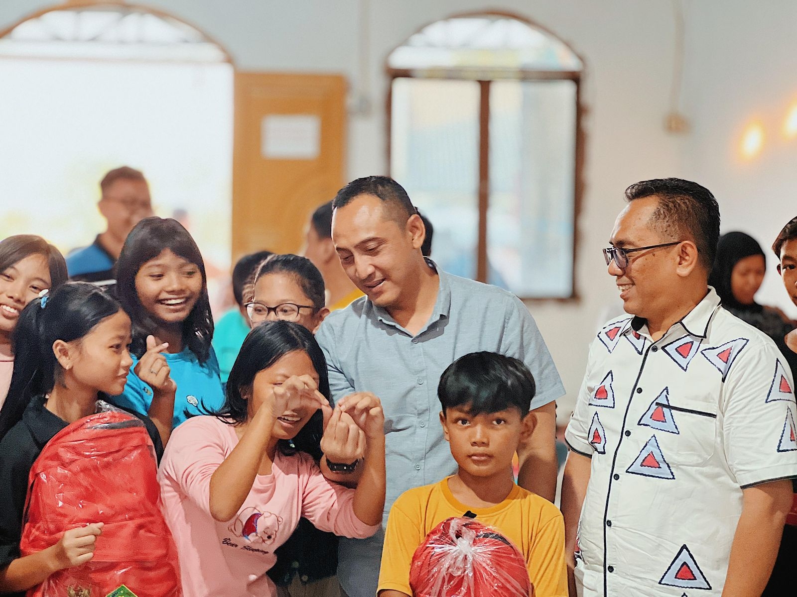 Baznas Kota Semarang Salurkan Peralatan Sekolah, Arnaz: Semoga Adik-adik Tambah Semangat