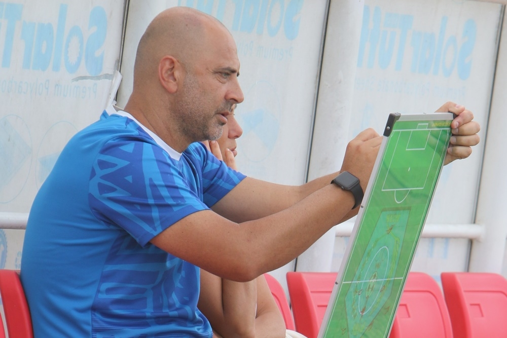 Juan Esnaider Antusias Jalani Debut Sebagai Pelatih di Liga 1 Bersama PSBS Biak