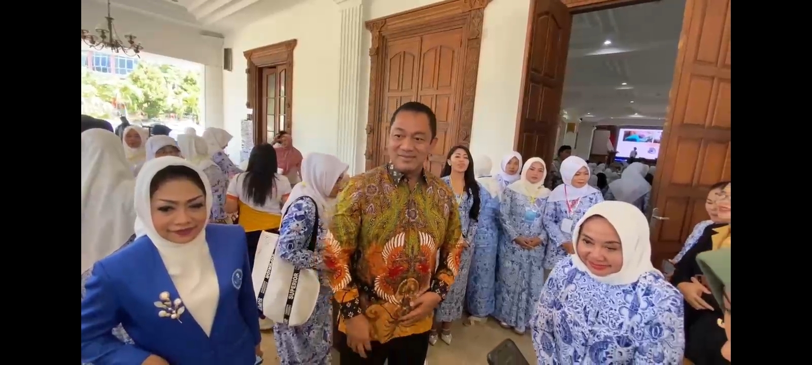 Hendi Tolak Bicara Politik Kala PDIP Ungkap Rencana Pasangkan Anies - Hendi