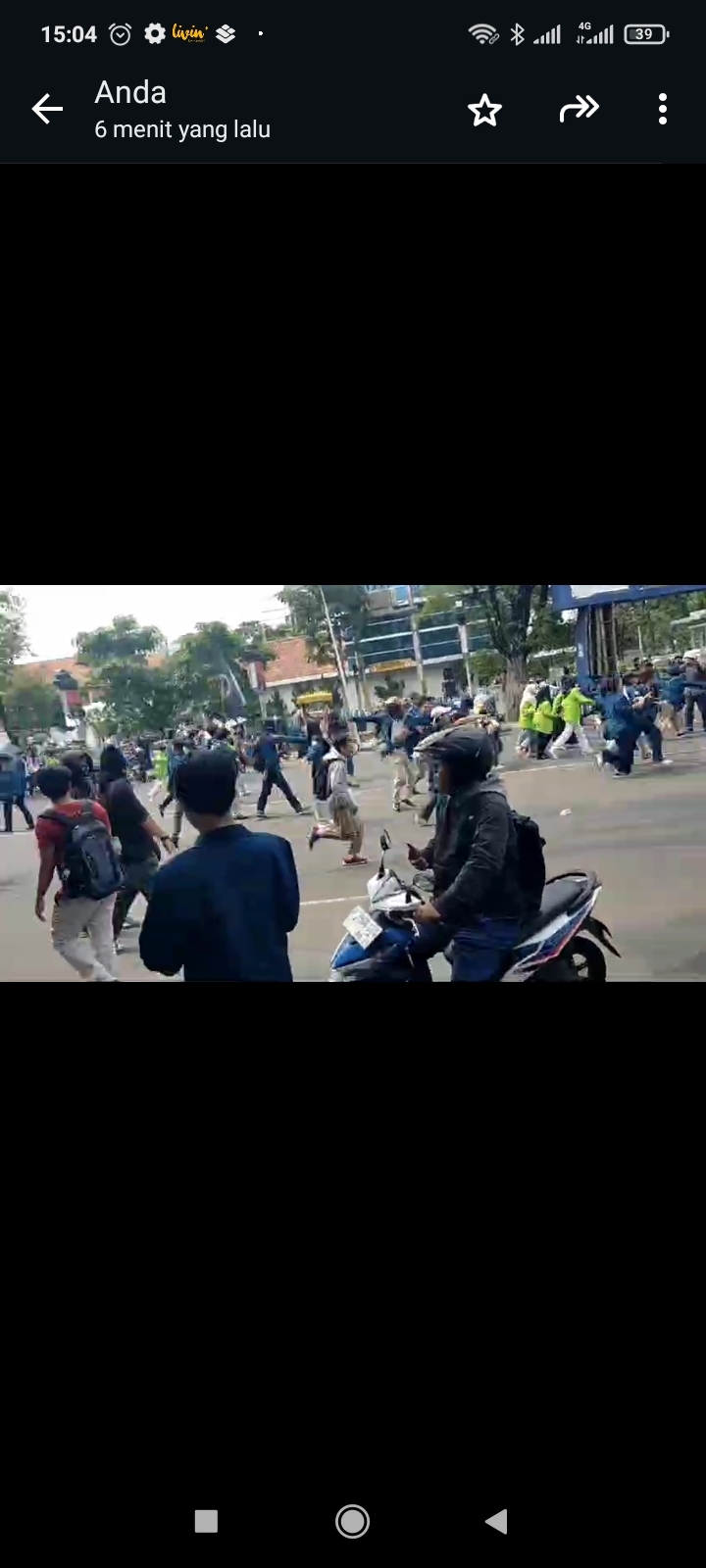 VIRAL! VIDEO KERICUHAN DEMO Mahasiswa Semarang Tolak Pengesahan UU Pilkada, Berhamburan Usai Polisi Tembakkan Gas Air Mata