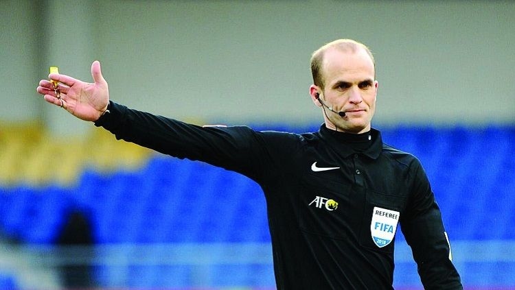 Adham Makhadmeh, Wasit Asal Yordania Pimpin Laga Persebaya vs Semen Padang di Pekan ke-32 Liga 1 Malam Ini