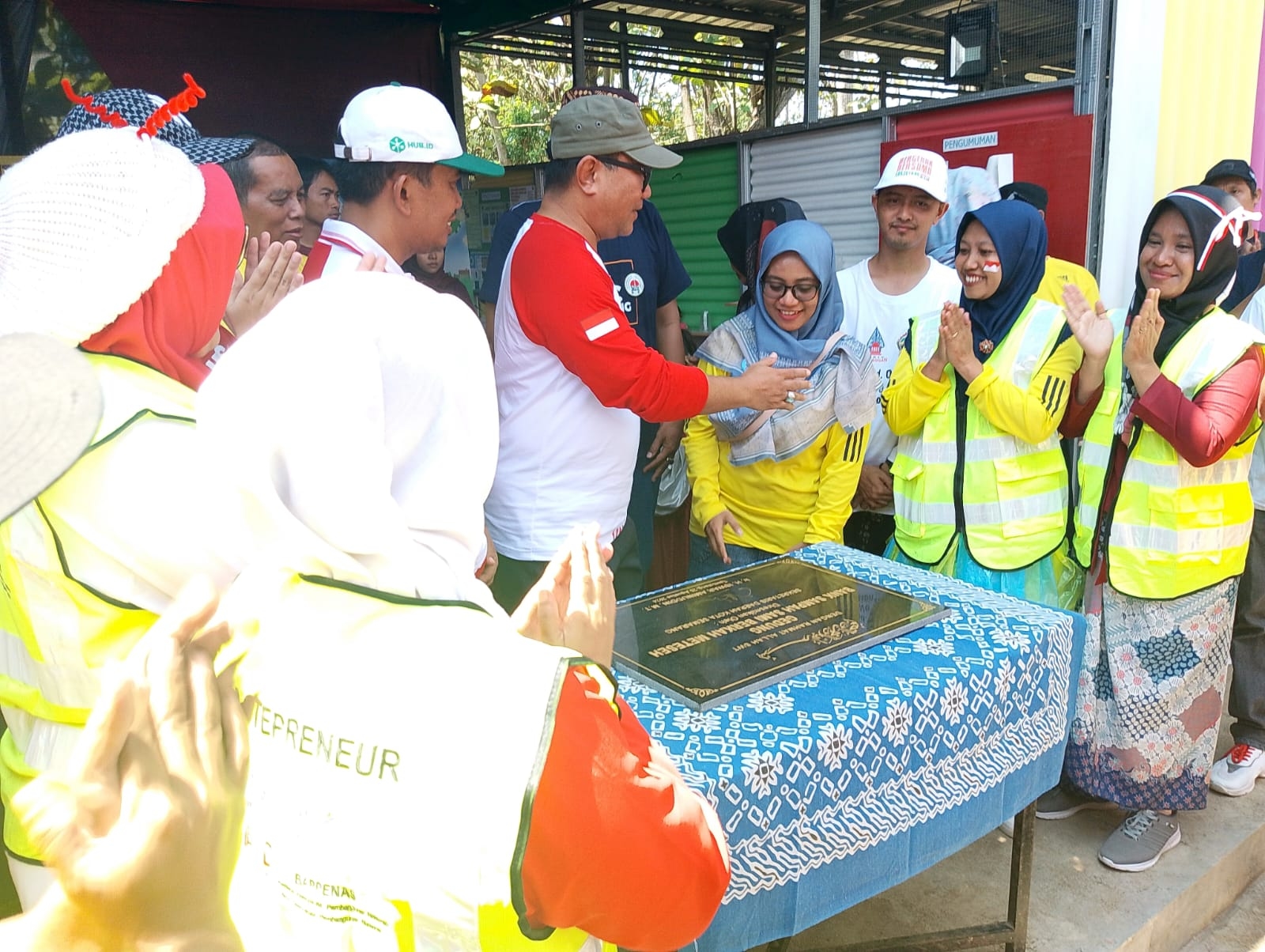Iswar Aminuddin Resmikan Bank Sampah dalam Meriahnya Karnaval Kemerdekaan RI di Meteseh Tembalang Kota Semarang