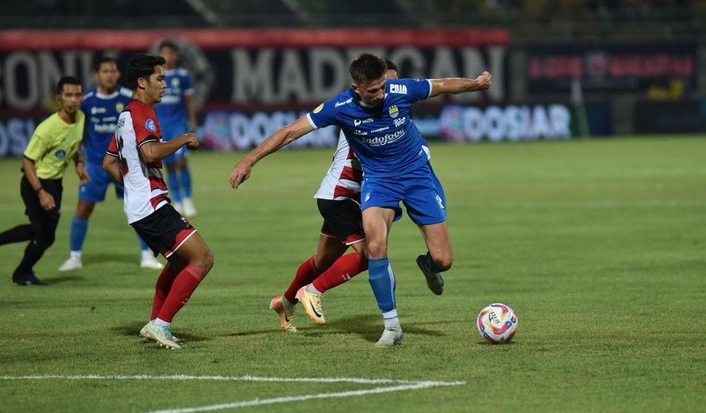 Persib Bandung Lanjutkan Rekor Tak Terkalahkan Setelah Bermain Imbang 2-2 dengan Madura United