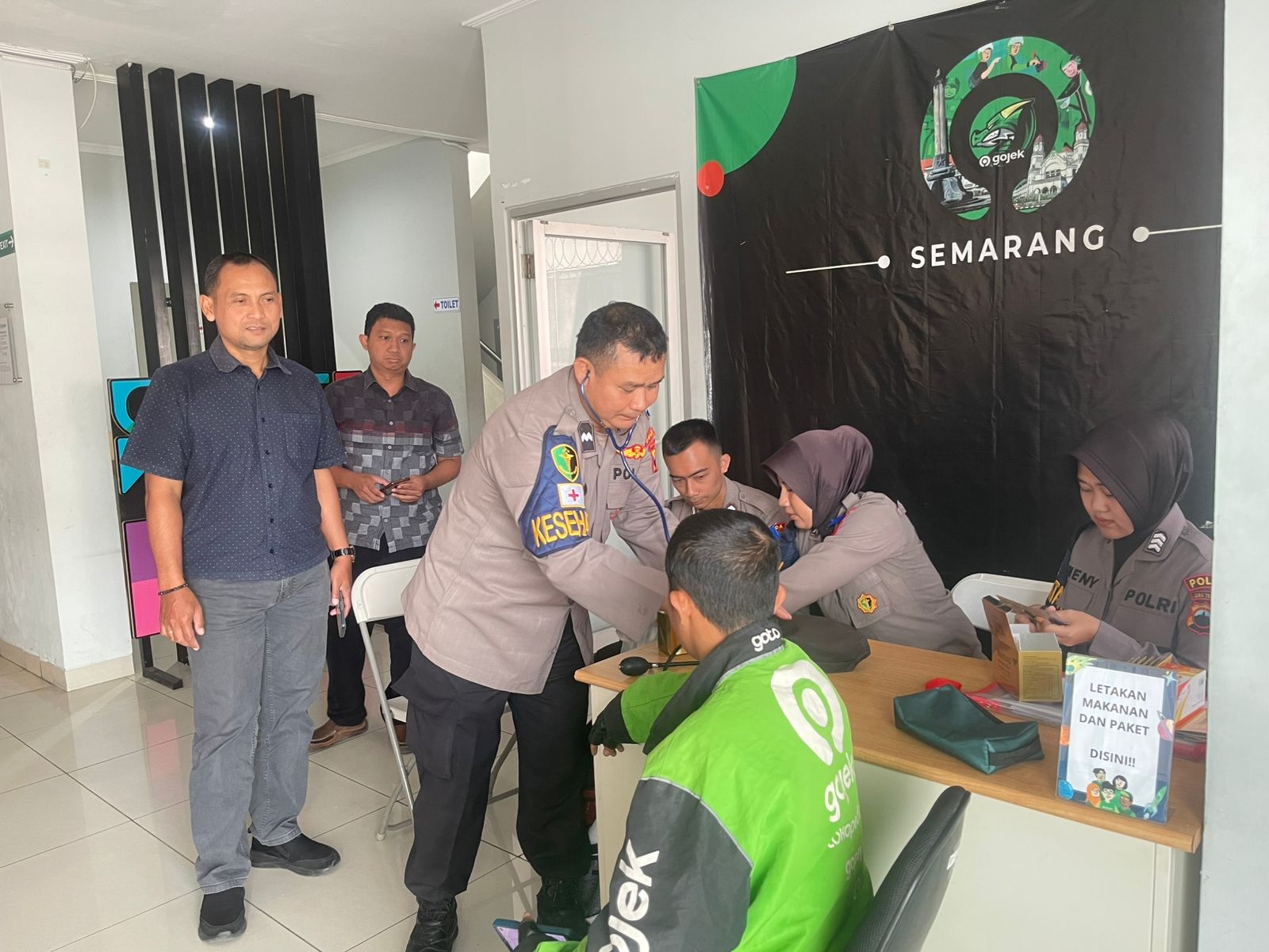 Peduli Keselamatan Berlalu Lintas Pengendara, Polda Jateng Beri Pemeriksaan Kesehatan Gratis Bagi Driver Ojek