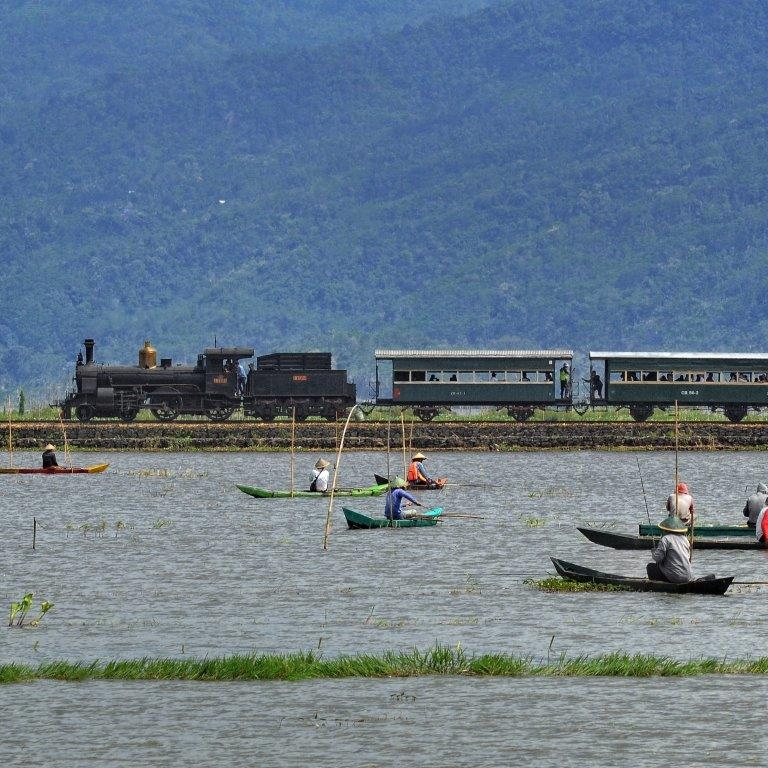 Nostalgia Kereta Wisata Heritage Ambarawa, Menyusuri Jejak Sejarah Berlatar Belakang Keindahan Danau Rawa Pening