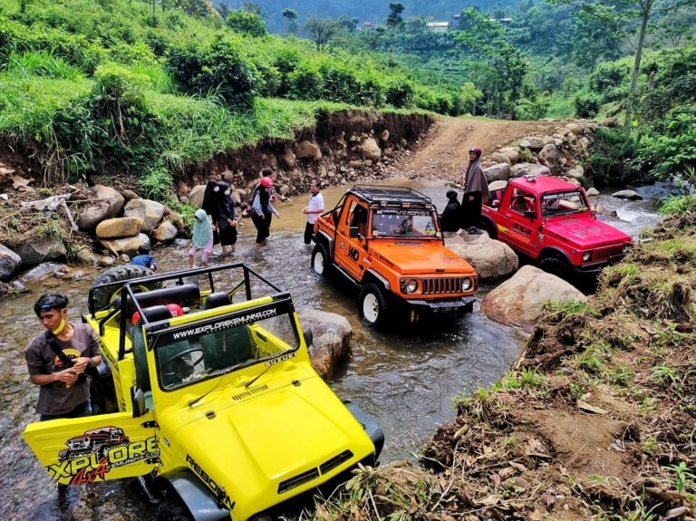 Petualangan Seru Menantang Adrenalin di Wisata Jeep Kemuning Karanganyar, Keseruan Menjelajahi Lereng Gunung Lawu