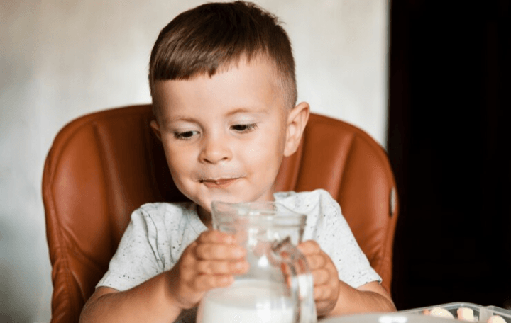 Ayah Bunda Harus Tahu! 5 Manfaat Minum Susu Tinggi Zat Besi Secara Rutin bagi Anak Balita