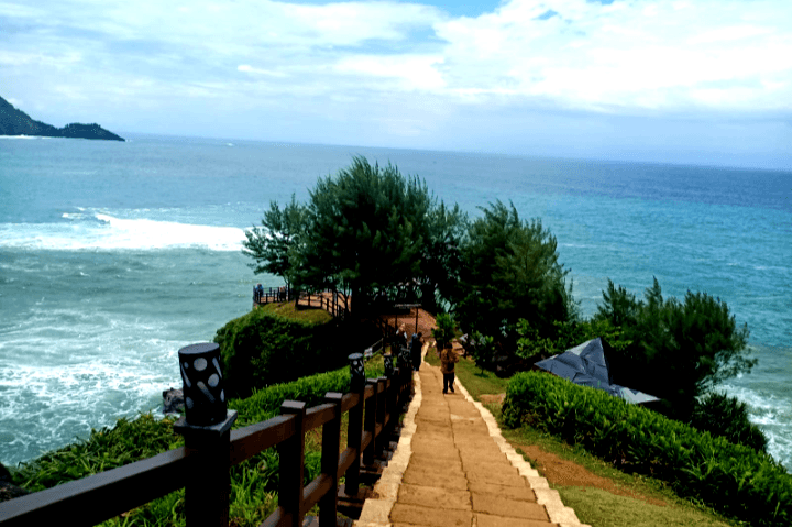 5 Wisata Pantai di Jawa Tengah yang Asyik Buat Liburan Akhir Tahun, Ada Pantai Nampu