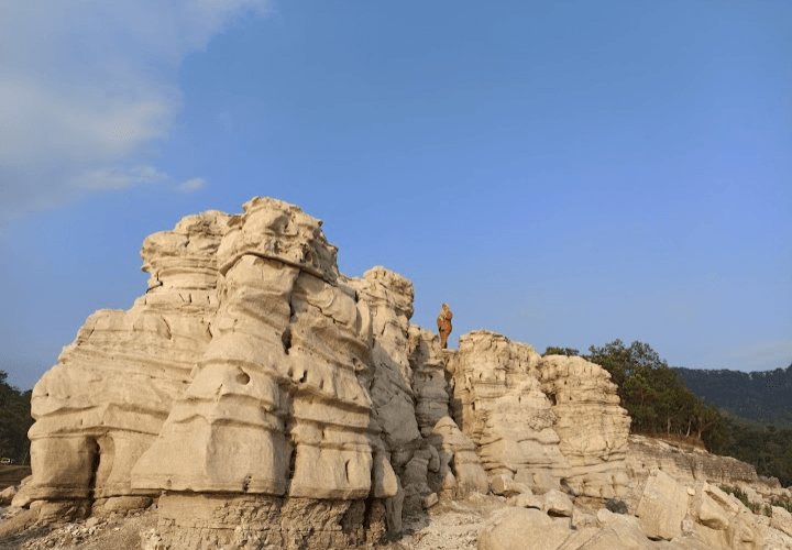 Wisata Unik di Jawa Tengah: Ada Lubang Sewu Wonosobo, Deretan Bebatuan Alam Indah Seperti “Grand Canyon”