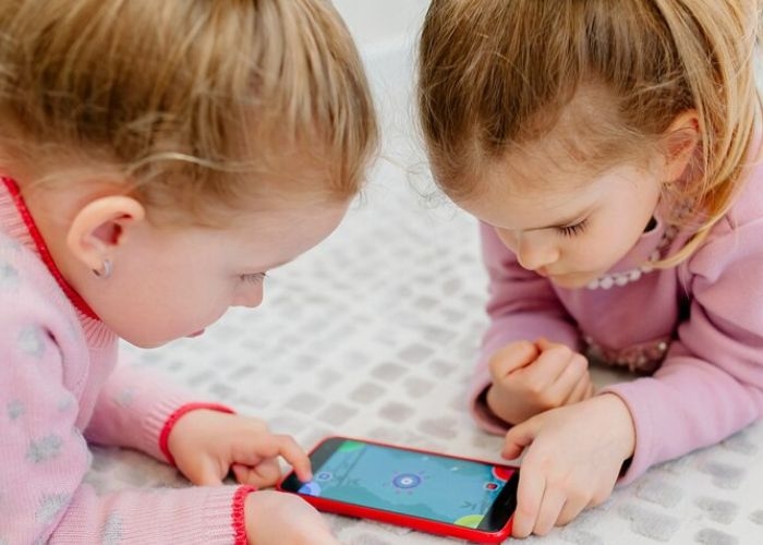 Parenting Vibes! Liburan Akhir Tahun Bebas Gadget! Ini 3 Tips Jitu Agar Anak Tetap Produktif Tanpa Ketergantungan pada Smartphone