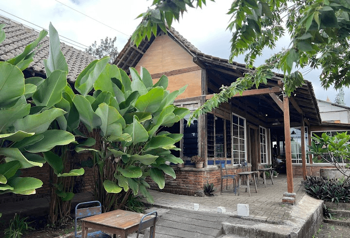 Wisata Lokal: Cobain 5 Cafe di Malang dengan Pemandangan Adem dan Oke Banget, Beserta Alamatnya
