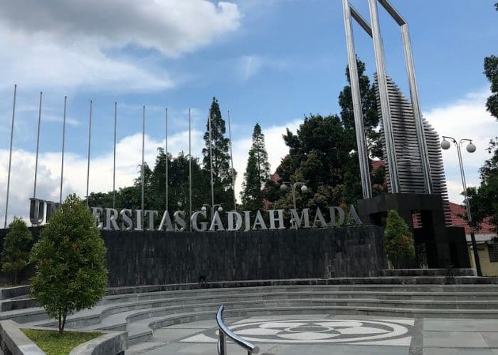 Jago Cas Cis Cus Bahasa Inggris? Kenapa Tidak Coba Daftar IUP UGM? Simak Jadwal Seleksinya..