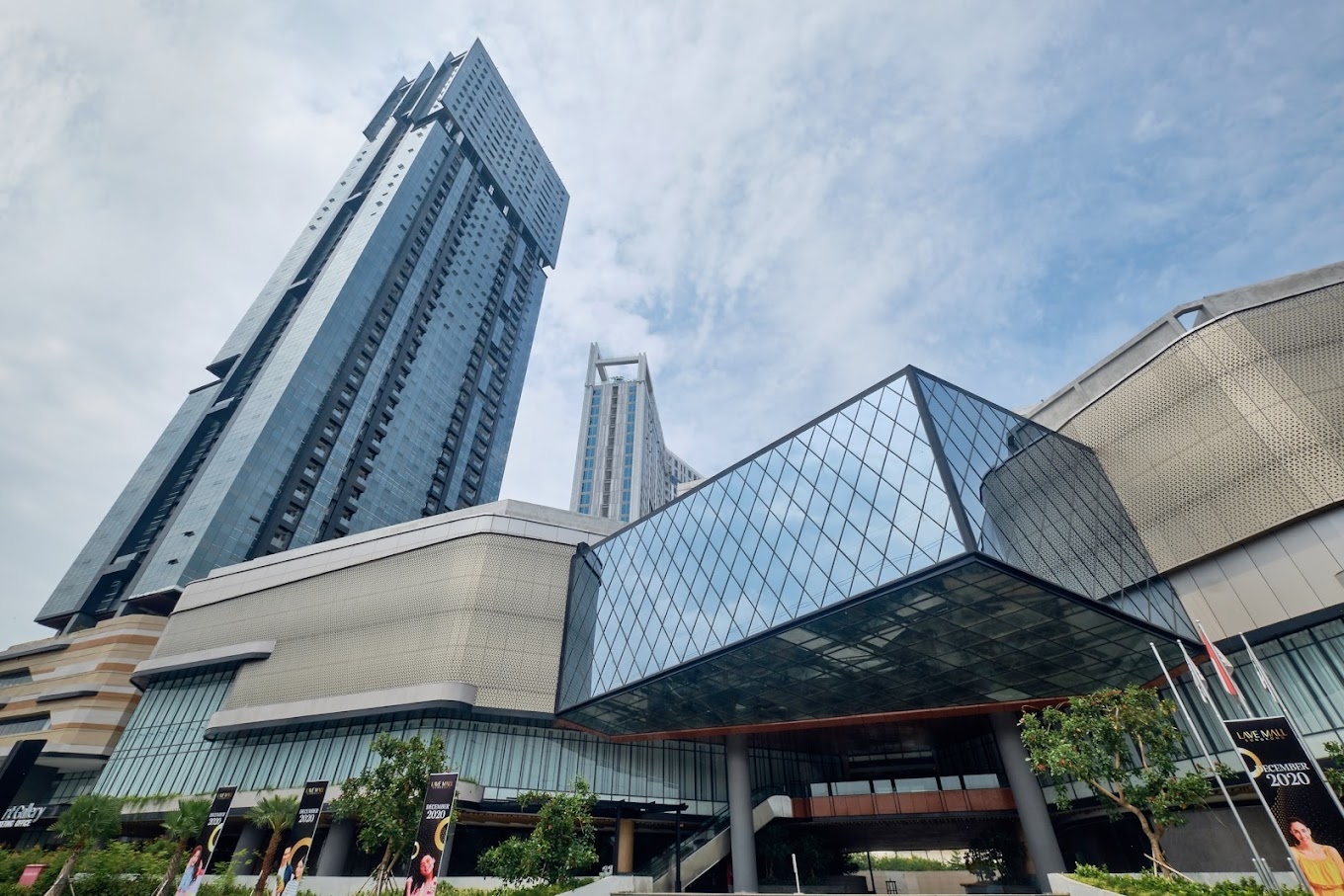 Lagoon Avenue Mall Sungkono: Oasis Urban di Tengah Kawasan Bisnis Surabaya dengan Pesona Laguna yang Memukau