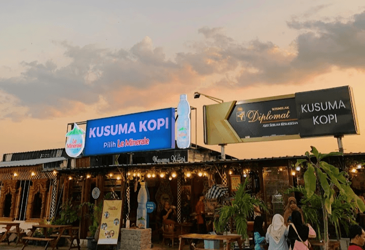 Review Cafe Lokal: Nongkrong Asyik Sambil Menikmati Sunset Kota Semarang di Kusuma Kopi, Lokasi Dekat Pantai Marina