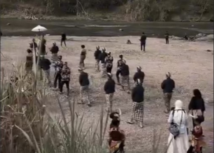 Tradisi Larung Sajen dan Ngalah Berkah Toyoprogo: Ritual Sakral yang Ajarkan Harmoni Manusia dan Alam