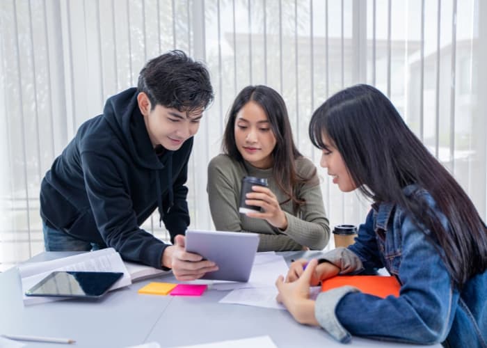 Fakta Unik! Fakultas Fisipol: Kampus dengan Masalah Cinta dan Drama Sosial Media yang Tak Ada Habisnya