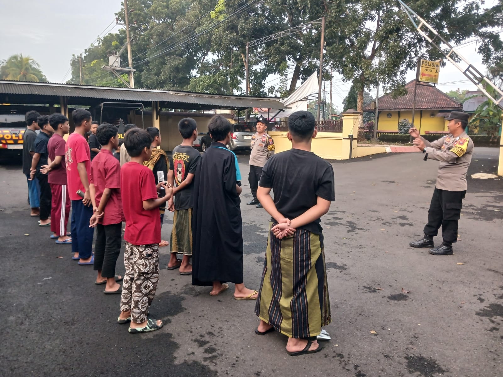 Mengganggu Lingkungan dengan Petasan, 16 Remaja Diberi Pembinaan Polsek Kalimanah