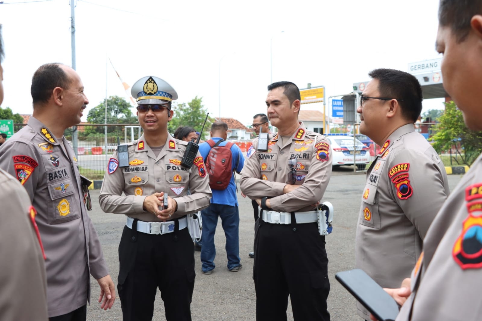 Antrian Panjang di Gerbang Tol Pejagan Akibat E Tol Habis, Kapolda Beri Himbauan